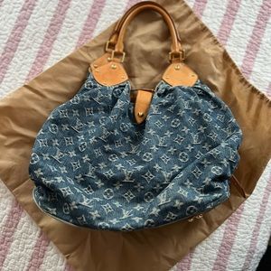 LOUIS VUITTON
Denim Mahina XL Blue
